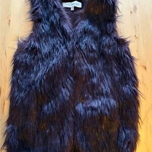 Elegant Faux Fur Vest in Deep Purple